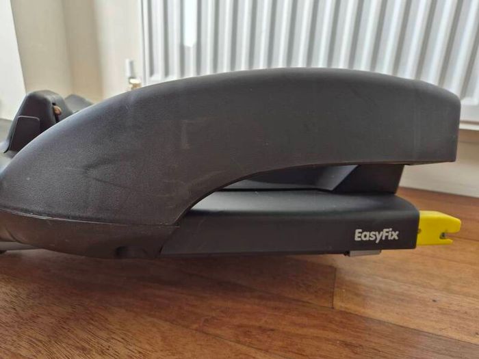 Maxi Cosi car seat & Easyfix base