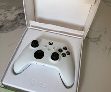 Microsoft Xbox Wireless Controller | Robot White | Box | Excellent Condition
