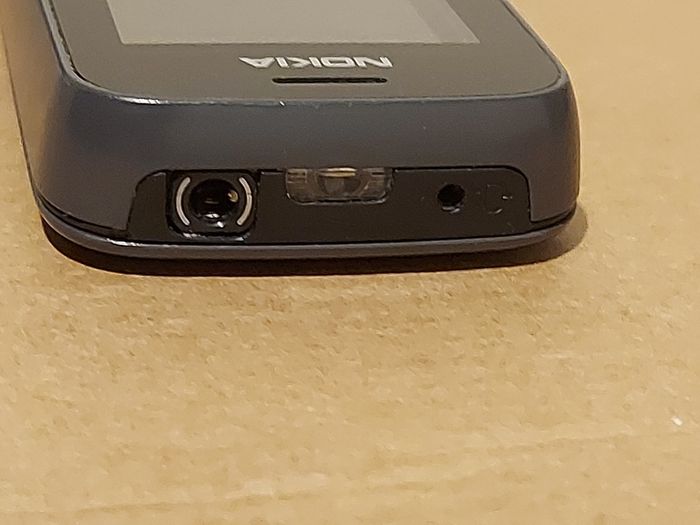 Nokia 100, RH-130, in excellent condition