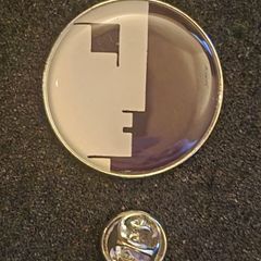 Bauhaus, weimar design studio, pin back badge.