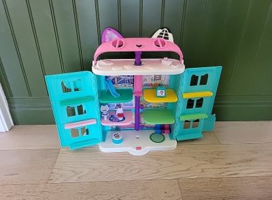 Gabbys Dollhouse