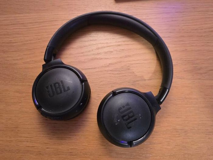 JBL 520BT wireless headphones