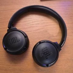 JBL 520BT wireless headphones