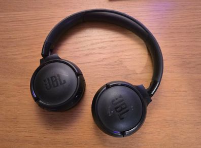 JBL 520BT wireless headphones