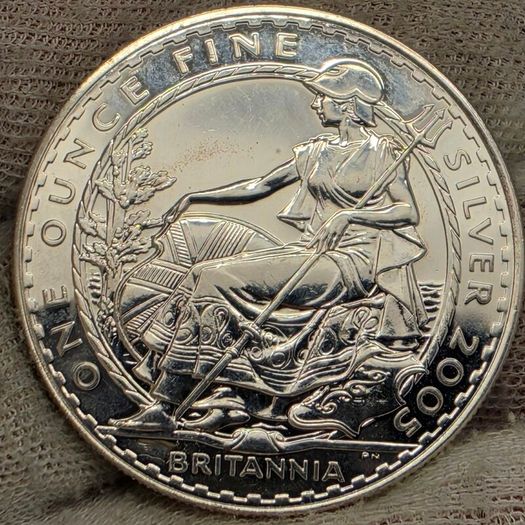 United Kingdom 2005 Silver 1oz Britannia One Ounce Fine Silver 2 Pounds Coin