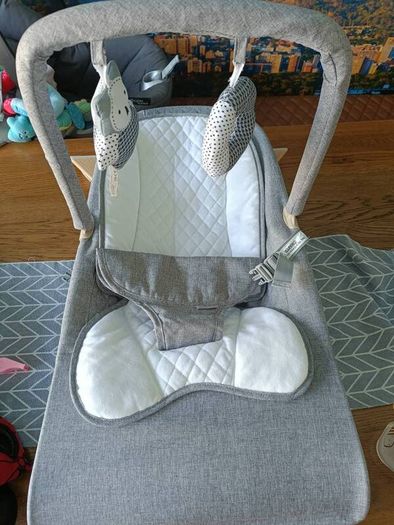 Nested Gravity Baby Bouncer Grey/Wood