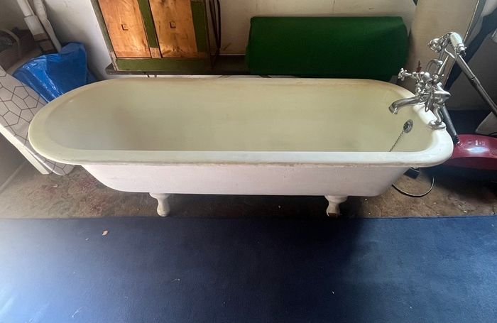 Antique Original Cast-Iron Bath (6ft)