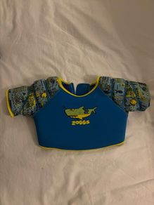 Zoggs inflatable vest 4-5years
