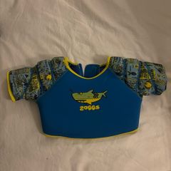 Zoggs inflatable vest 4-5years