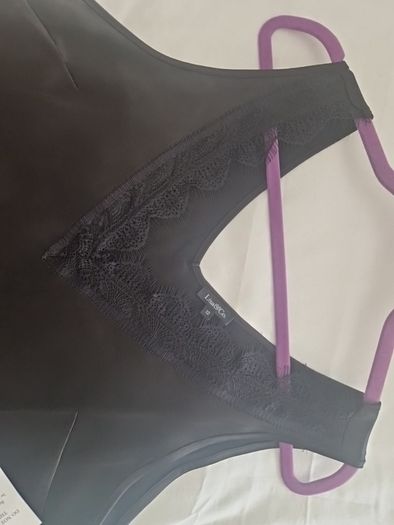 New Lisa& Co black cami top