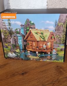 Lumibricks Waterfall Cabin