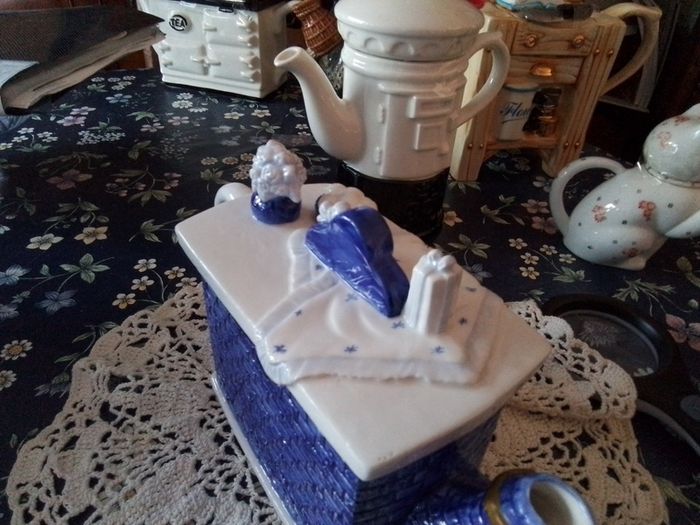The Manor House Novelty Teapot