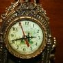 heavy brass clock (battery operated)(in working order) Image 6