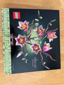Lego magnolia branches