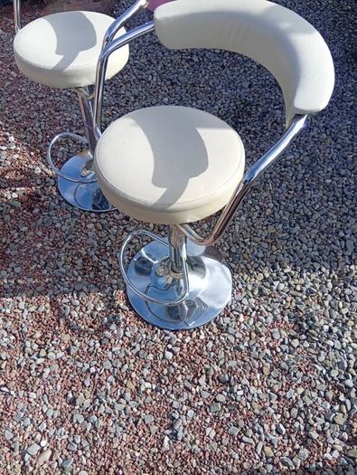 2 stools