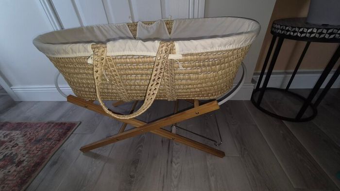 moses basket with a stand