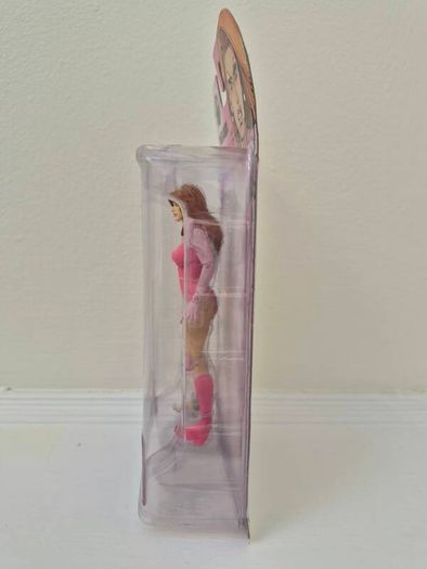 Invincible Atom Eve Figure Mcfarlane Toys Skybound Megabox