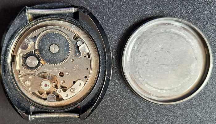 Lot of 7 non- working wristwatches