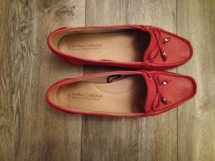 Woman's Flat Loafer Leather Shoes.