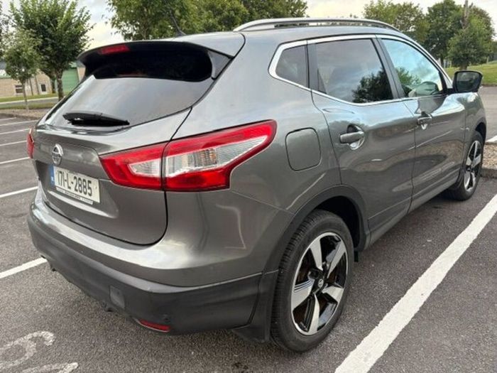 Nissan Qashqai 1.2 SV CVT Premium  Automatic 2017