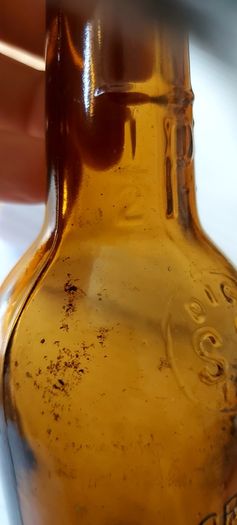 O Connor's kanturk 1/2 pint vintage bottle,,bottle seems to have a defect,around bottom of bottle, holds water no leeks,see pictures,sold as is ,lovely display advertising bottle, collectors items, buyer collects or pays postage thank you,