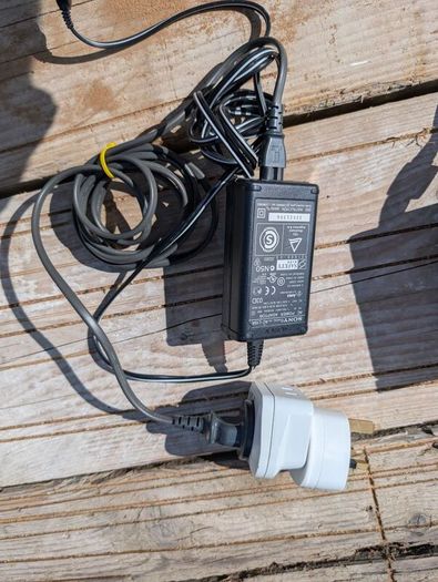 Sony DCR-TRV33 MiniDV digital camcorder with Carl Zeiss Vario-Sonnar lens