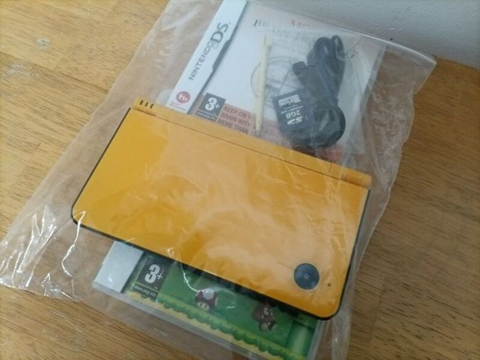 Nintendo DSi XL yellow