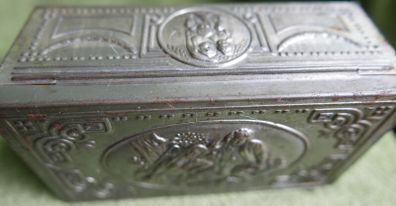 Vintage 1930 s Tin For State Express. Ornate Vintage State Express 333 Metal Tin With Wood Lining