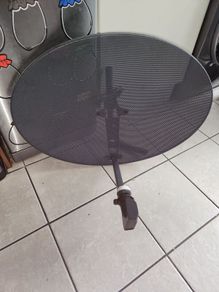 Sky Satellite Dish with Quad LNB and Wall Mount