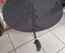 Sky Satellite Dish with Quad LNB and Wall Mount