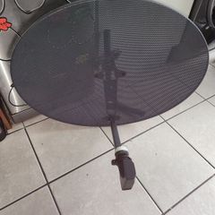 Sky Satellite Dish with Quad LNB and Wall Mount