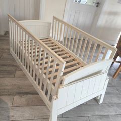 Baby cot bed