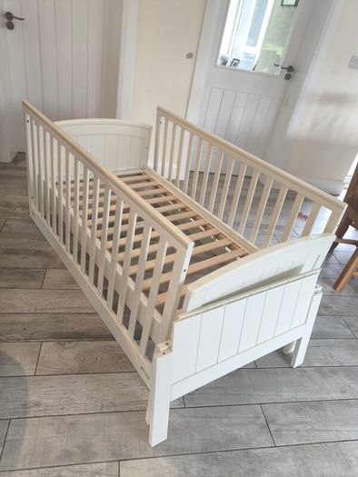 Baby cot bed