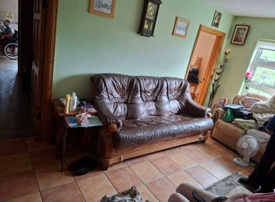 3 seater + 2x 1seater couches