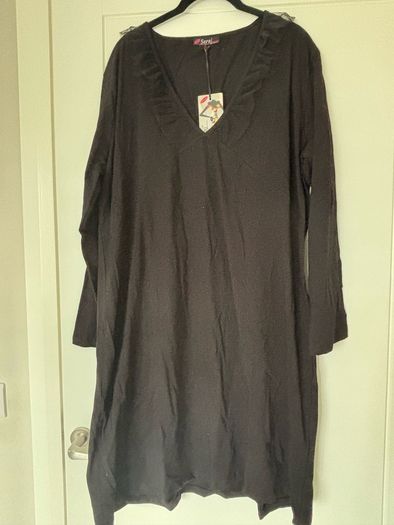 Brand new dress- size 16/18/20/22