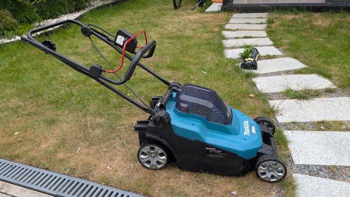Makita Electric Lawnmower
