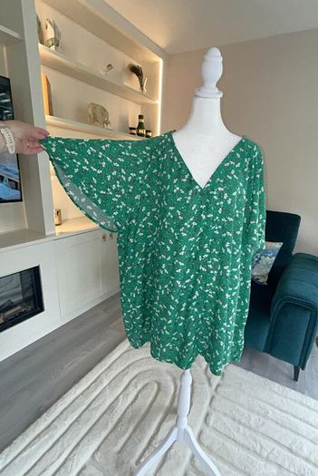 Ladies Green & White Short Sleeved Top from In extenso Size: UK 26 / EU 54