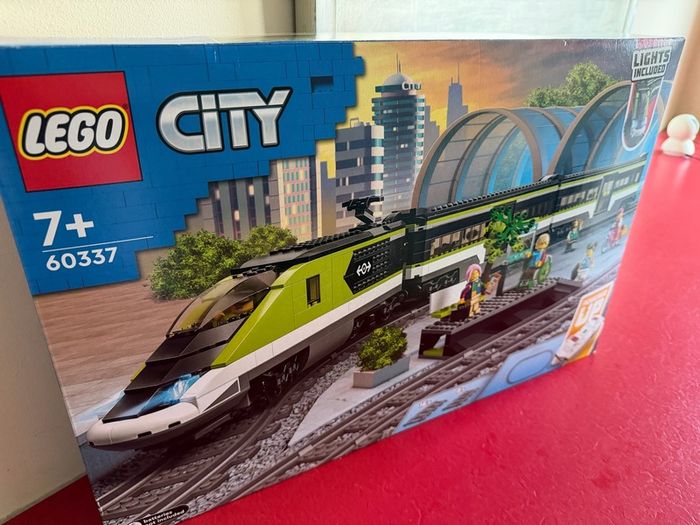 lego City passenger train 60337