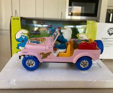 Smurf Jeep 1/24 by Burago Rare Pink version