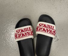 flip flops Stranger Things