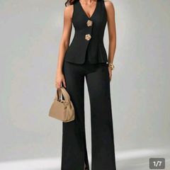 sleewless top and pants set