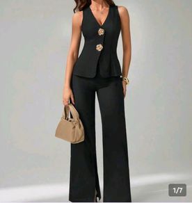 sleewless top and pants set
