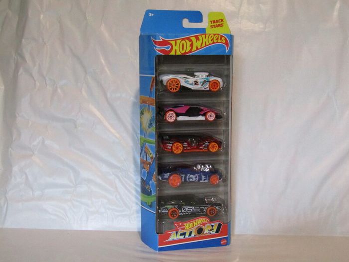 Hot Wheels NETFLIX Let's RACE 5 Pack Assortment 1:64 Cars Brand New Sealed