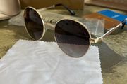 Sunglasses Golden Frame Gucci