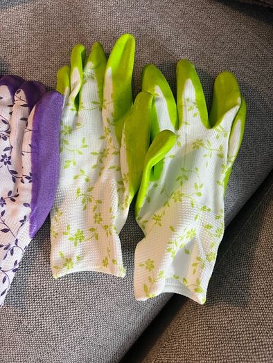 2 pair gardening gloves new