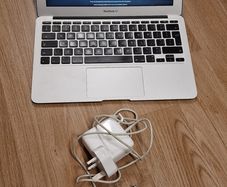 2 laptop  and pc working