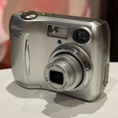 VINTAGE Nikon Coolpix 3200 Digicam 3.2MP CCD Sensor Camera + Case
