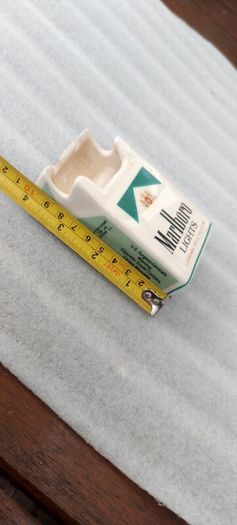 marlboro novelty ashtray,,buyer collects or pays postage, sold as seen, see pictures for condition,