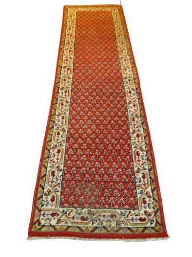 Superb P.ersian Sarough Rug 2.75m x 0.8m (H)