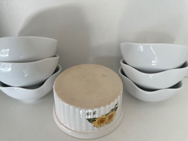 SUNFLOWER RAMEKIN Low-low.  With 6 fluted serving dishes for preserves. Total 7 items.